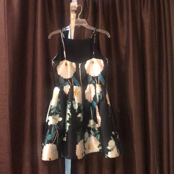 Prom Dress - Picture 2 of 6